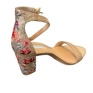 Brand new INC heels in gold with rosé embroidery. Size 6.5m. New in box.